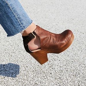 FREE PEOPLE Amber Orchard Clog